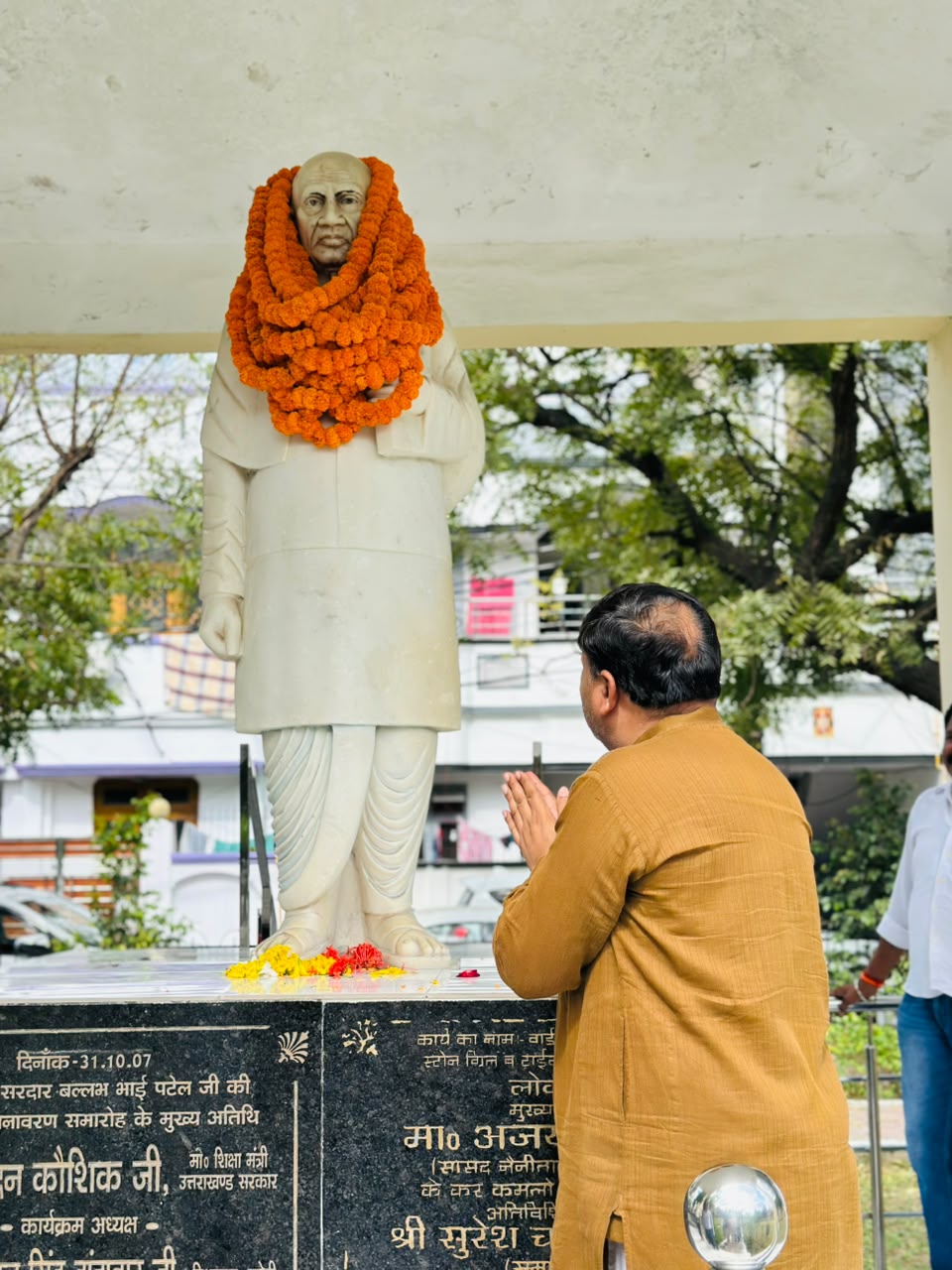 महापौर विकास शर्मा ने सरदार वल्लभभाई पटेल की प्रतिमा पर माल्यार्पण कर किया नमन