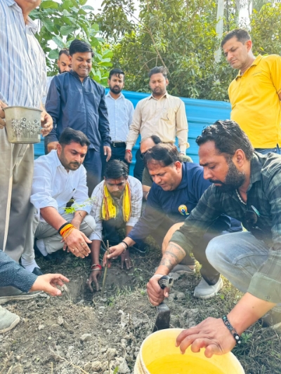 रुद्रपुर: नीलकंठ धाम में नगर निगम ने चलाया पौधारोपण अभियान
