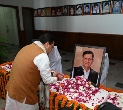 मुख्यमंत्री ने विधानसभा में पूर्व कैबिनेट मंत्री स्वर्गीय हीरा सिंह बिष्ट को दी भावभीनी श्रद्धांजलि
